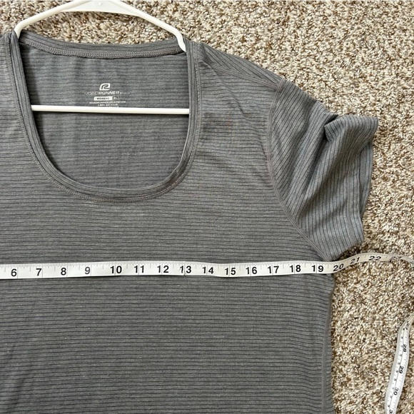 🦋 Road Runner Grey Striped Lightweight Short Sleeve Tee Activewear Workout - Picture 5 of 6
